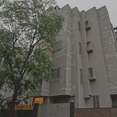 Super Townhouse Hotel All In One Near City Centre Salt Lake-2