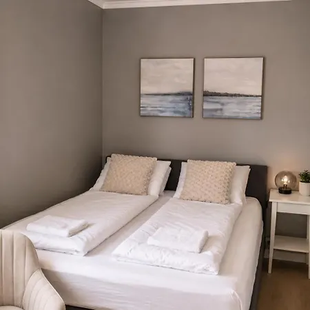 Grindavik Guesthouse Self Check In & Out-2