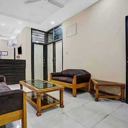 Collection O Metro View Ashok Vihar Near Shalimar Bagh Metro Station-2