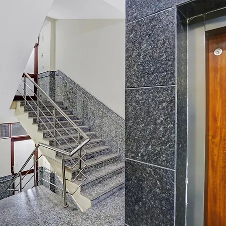 Collection O Metro View Ashok Vihar Near Shalimar Bagh Metro Station-3
