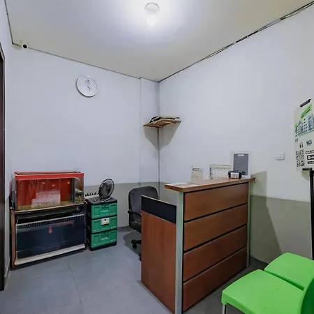 Urbanview Hotel Pasar Baru Jakarta by RedDoorz-2