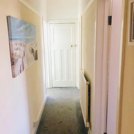 Cleave Court Guest House-3