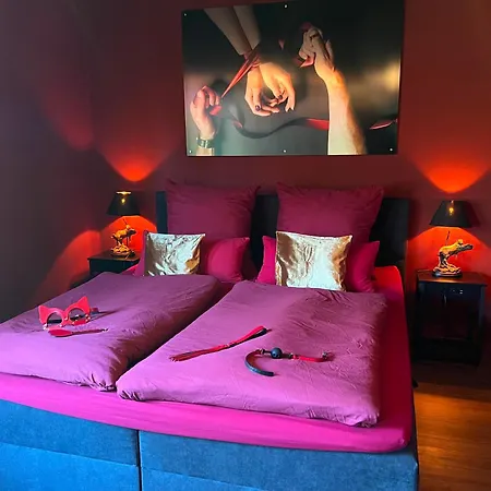 Emotion Apartments- Erlebnis Apartment mit privater Sauna und Whirlpool-3