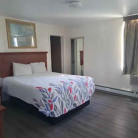 Canadiana Motel-3