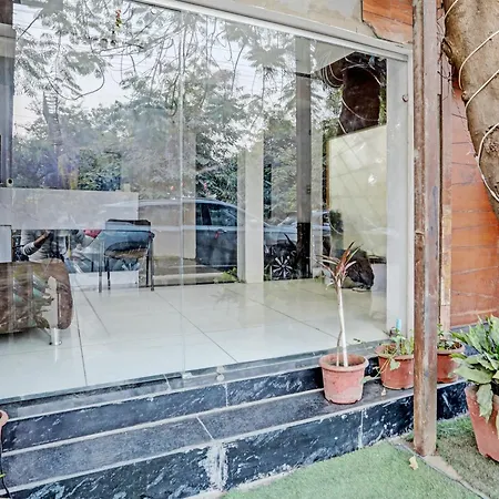 Oyo Hotel Rose Valley-3