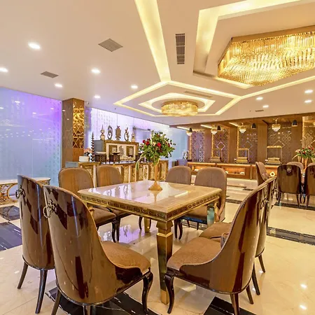 Hotel Holiday Grand-3