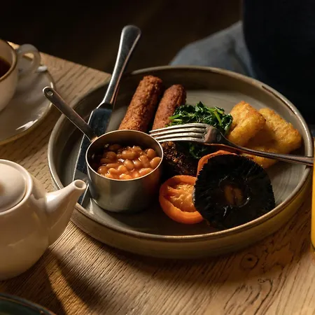 The George Hotel, Amesbury, Wiltshire - The Coaching Inn Group-3