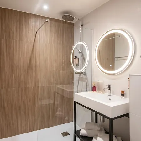 Best Western Premier Le Patio Des Artistes Wellness Jacuzzi-2