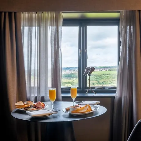 Derwent Manor Boutique Hotel-2