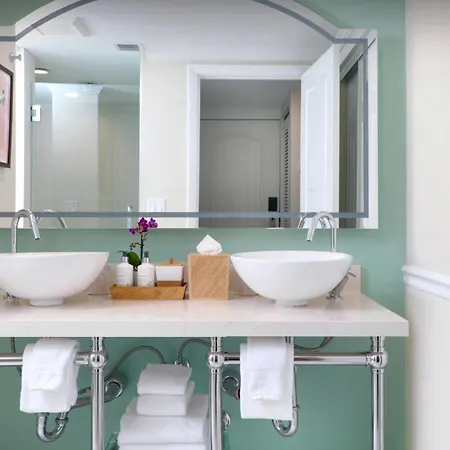 Ocean Key Resort & Spa, A Noble House Resort-2