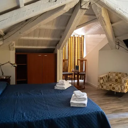 V Nice Rooms-2