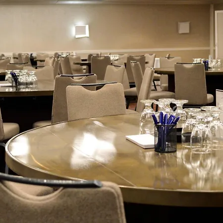Delta Hotels By Marriott Montreal-2