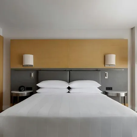 Montreal Marriott Chateau Champlain-2