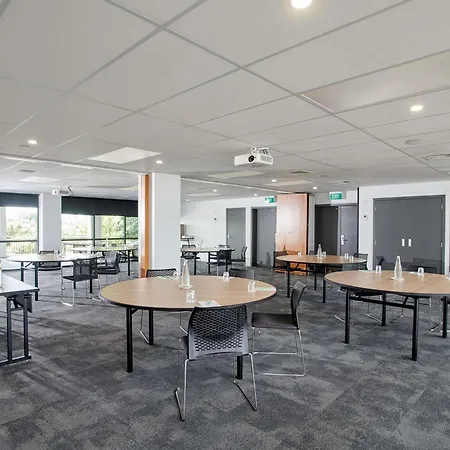 Ibis Hamilton Tainui-2