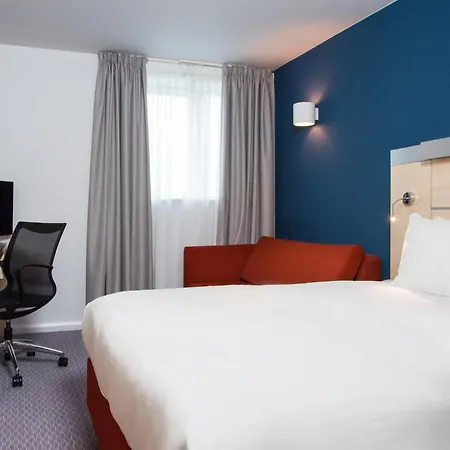 Holiday Inn Express Swindon City Centre By Ihg-3