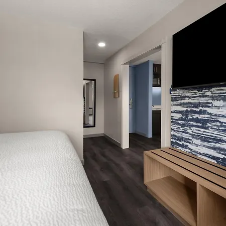 Garner Hotel Greenville East By Ihg-2