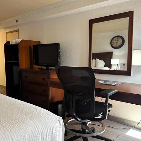Ramada By Wyndham Birmingham Airport-3