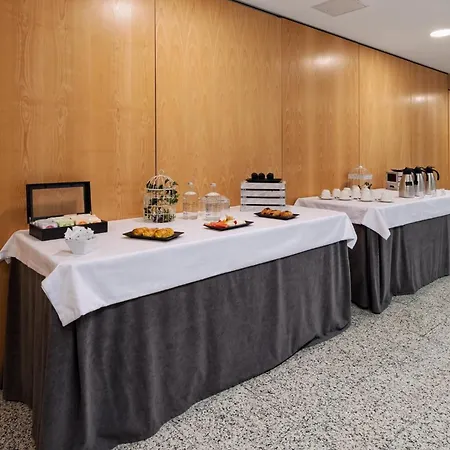 Hotel Crowne Plaza Madrid Airport-3