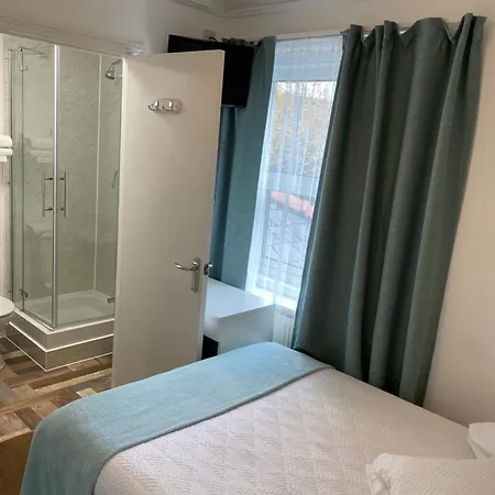 A & B Guest House Cambridge-2