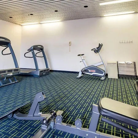 Quality Inn & Suites Charleston - Civic Center-2