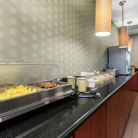 Quality Inn & Suites Charleston - Civic Center-3