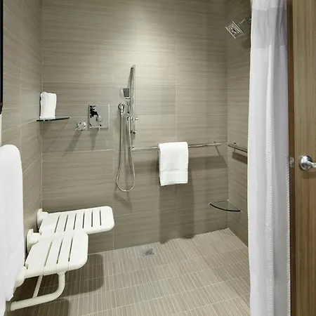 Courtyard By Marriott Akron Downtown-3