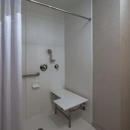 Holiday Inn Cleveland Clinic By Ihg-2