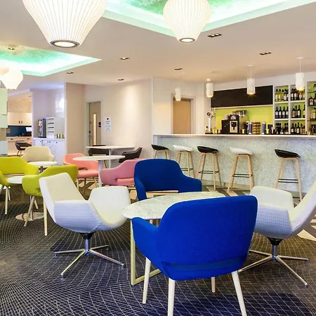 Ibis Styles London Heathrow Airport-3