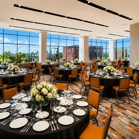 Holiday Inn Hotel & Suites - Montreal Centre-Ville Ouest By Ihg-3