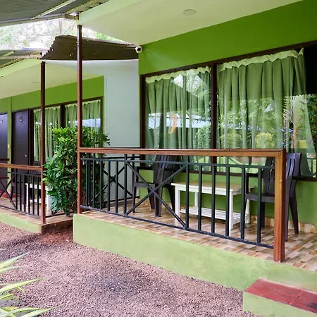Treebo Lands End Beach Resort - 100M From Morjim Beach-2