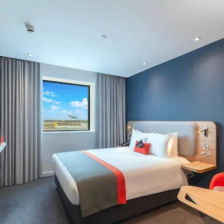 Holiday Inn Express - London Heathrow T4 By Ihg-3