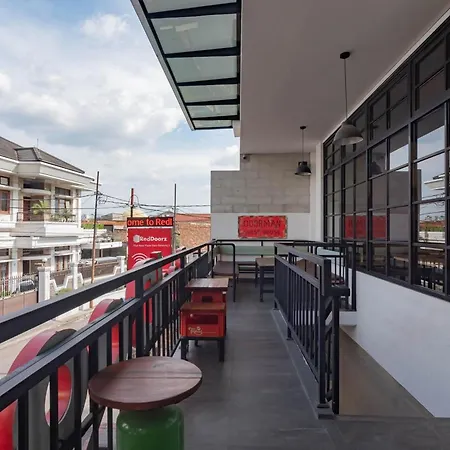 Reddoorz Plus @ Doorman Guest House-3