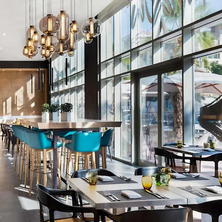 Novotel Bur Dubai - Healthcare City-3
