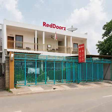 RedDoorz near Cipinang Indah Mall-3