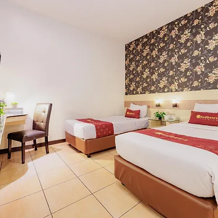 Reddoorz Premium Near Bandung Station-2