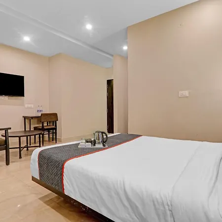 Super Townhouse Amaraa Hotel Near Phoenix Palassio-3