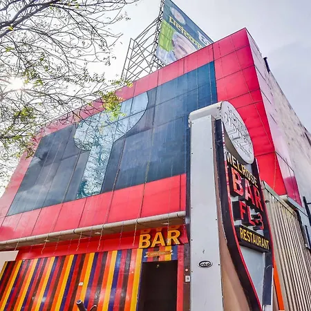 Capital O Honey Hotel-2