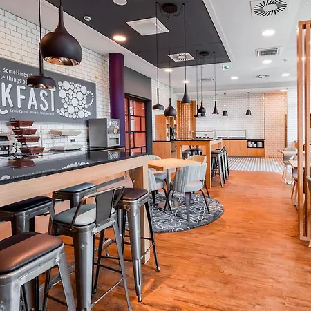 Premier Inn Mannheim City Centre-3