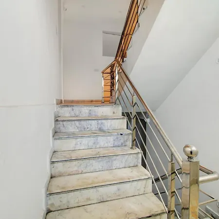 Oyo 82094 Hotel Saras Inn-2