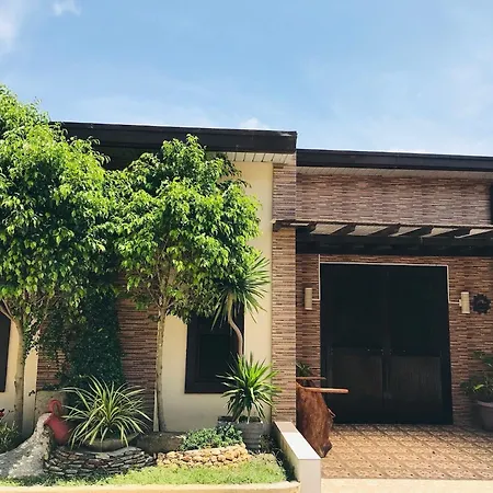 Oyo 1067 Villa Sofia At Silang-2