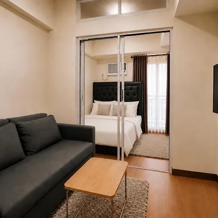 Modern 1Br Condo With Balcony & City View-3