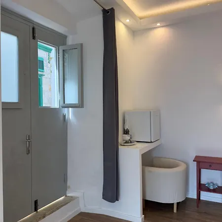 Douskos Uptown Living-2
