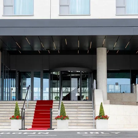 Radisson Red Galway-2