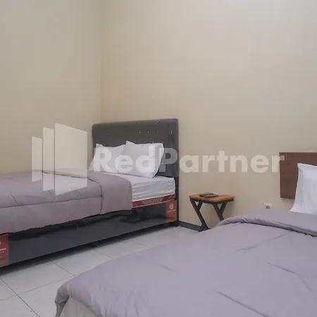 Mutiara Residence Near Simpang Lima Mitra RedDoorz-3