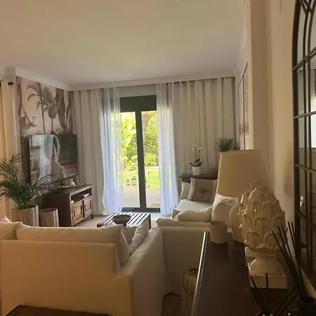 Estepona apartamento en planta baja con jardín privado y siete piscinas-2
