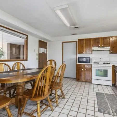 Pelican Lakes Motel-2