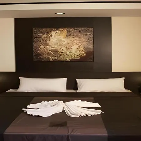 Grand Pinnacle Hotel-3