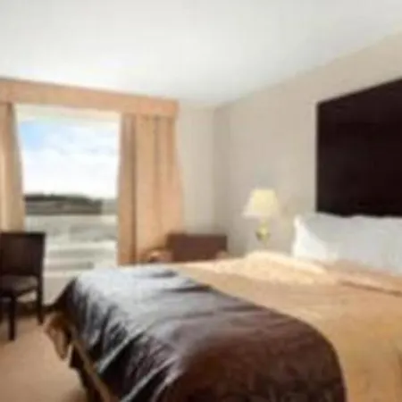 Super 8 By Wyndham Innisfail-2