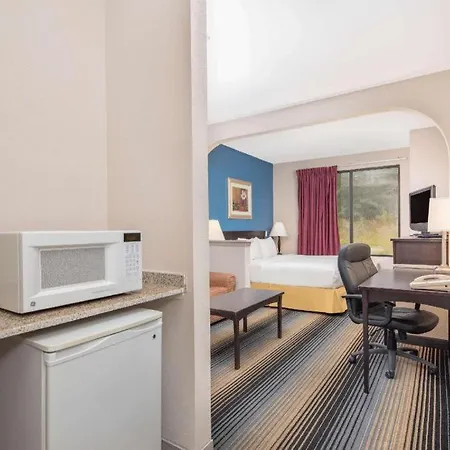 Baymont By Wyndham Laurel-2