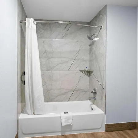 Americas Best Value Inn Gonzales-3